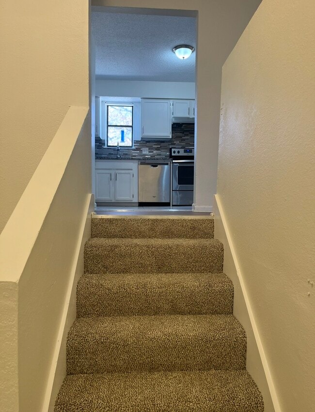 Building Photo - 1704 NE Balboa St