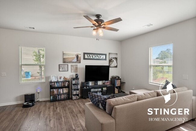 Building Photo - 19 Seneca Wy