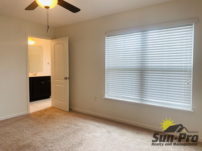 Building Photo - 147 Aston Grande Dr