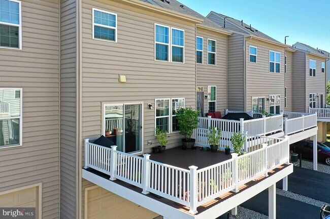 Building Photo - 42642 Burbank Terrace