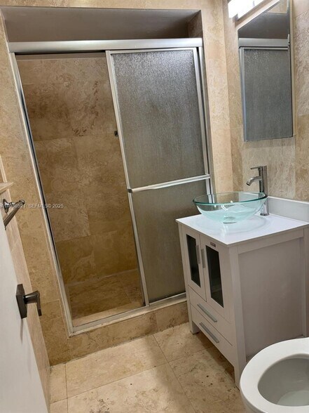 Building Photo - 985 NE 115th St