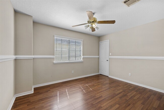 Building Photo - 2018 Waverly Glend Dr