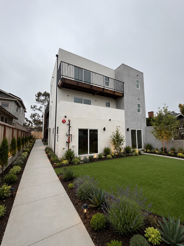 Building Photo - 1259 Lincoln Ave