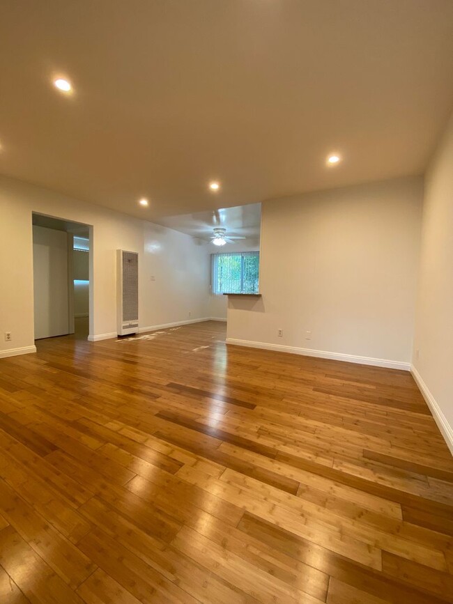 Interior Photo - 4327 Inglewood Blvd