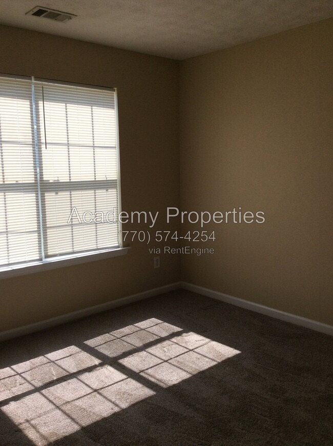 Building Photo - 390 Summer Hill Cir
