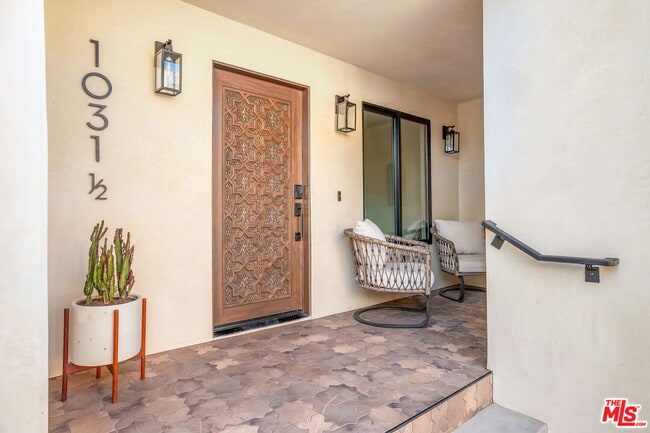 Building Photo - 1031 Havenhurst Dr