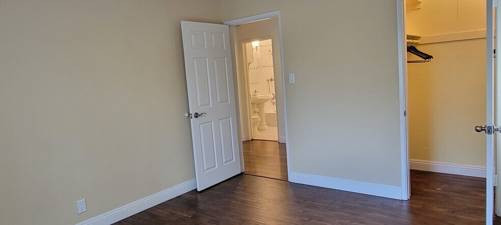 Building Photo - 17565 Bullock St