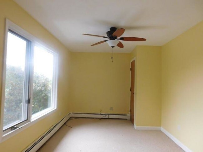Building Photo - 3 bedroom in Cumberland RI 02864