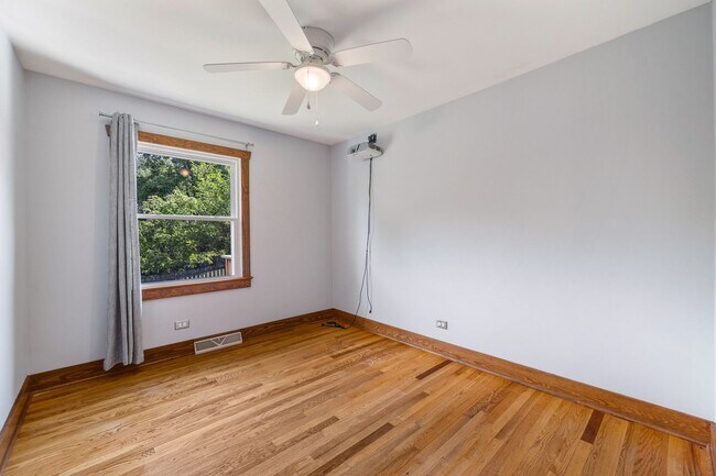 Building Photo - Meticulously maintained 3-bedroom, 2-bath ...