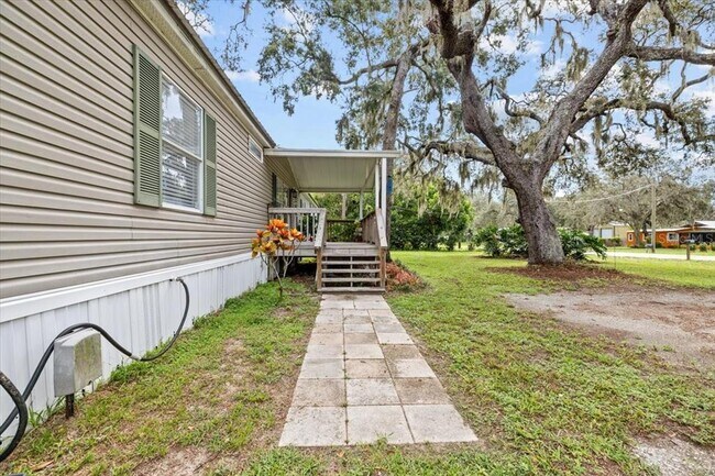Building Photo - 13920 Hillcrest Dr