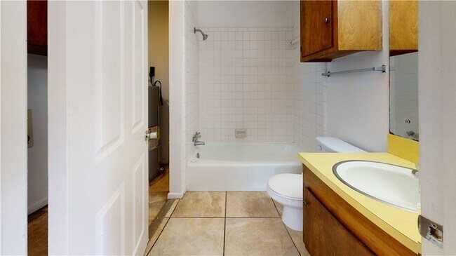 Building Photo - 809 Llano Pl