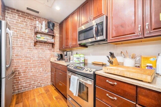 Building Photo - 829-831 Hudson St