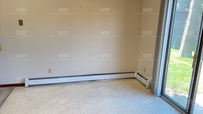 Building Photo - 1624 Azalea Dr