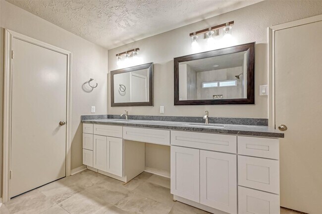 Building Photo - 3615 Highfalls Dr
