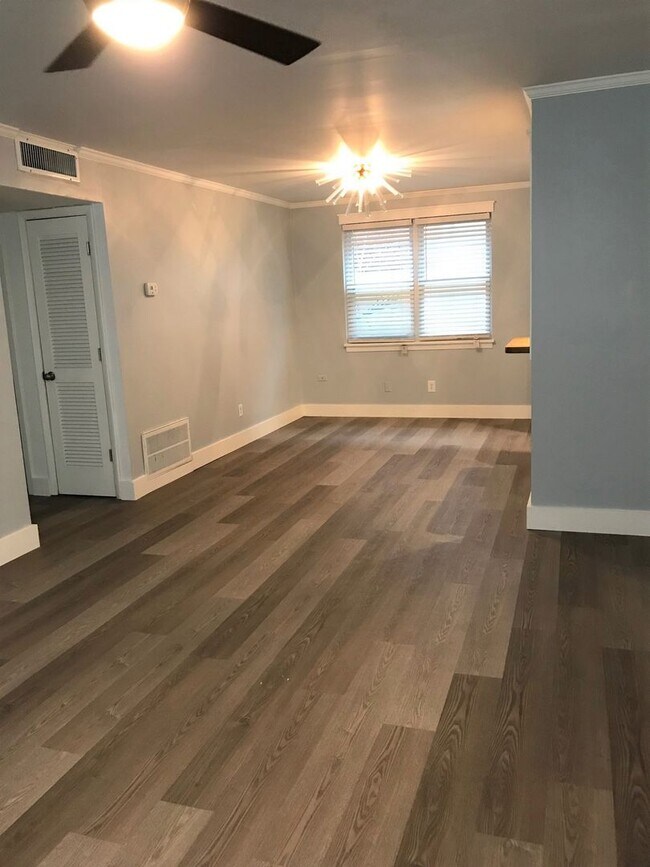 Building Photo - 117W-117 Wentworth Street