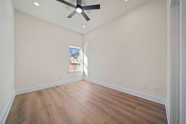 Building Photo - 234 E 39th St