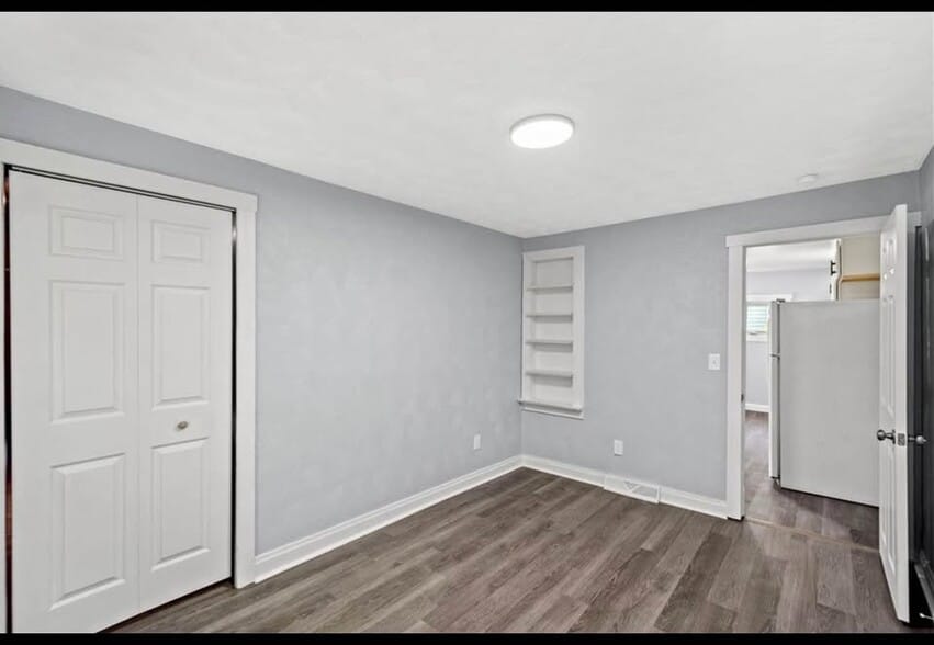 Building Photo - 716 5th Ave