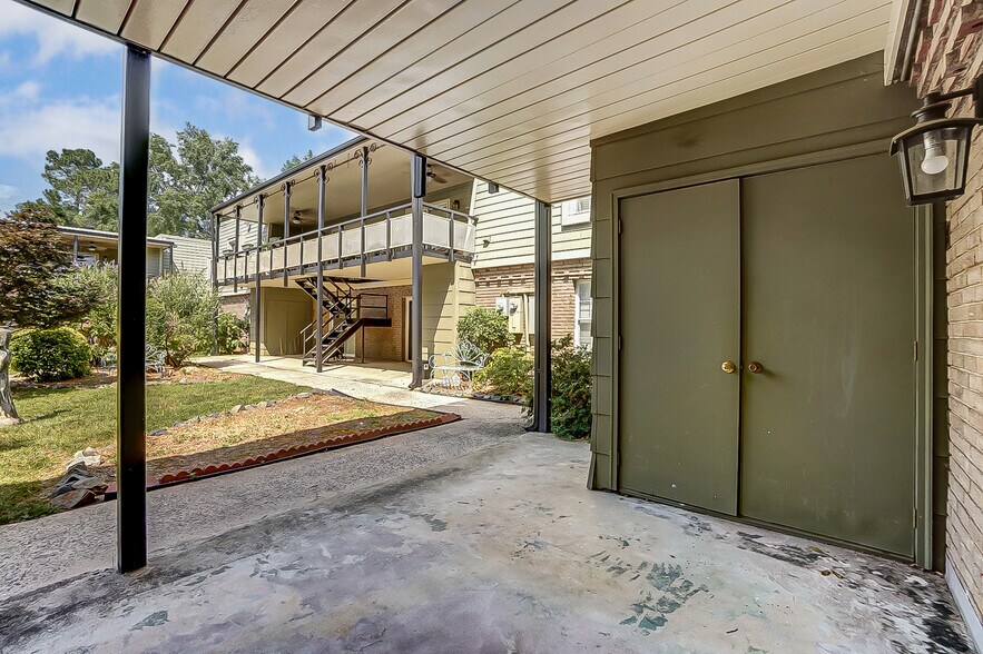 Building Photo - 2600 Park Rd