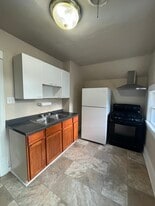 Building Photo - 196 E 9th St