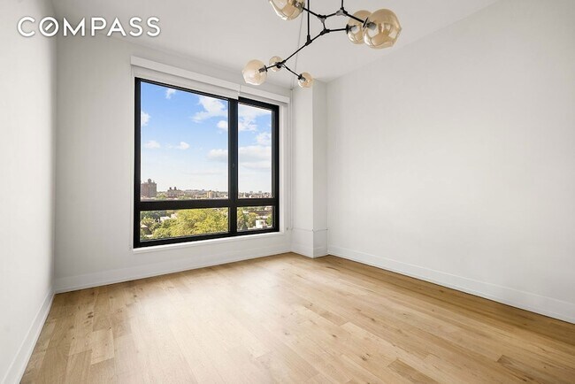 Building Photo - 550 Vanderbilt Ave