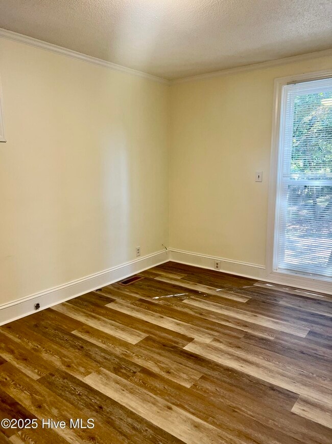 Building Photo - 2607 S Memorial Dr