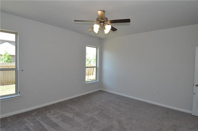 Building Photo - Great location in a quiet neighborhood! Pet Friendly!