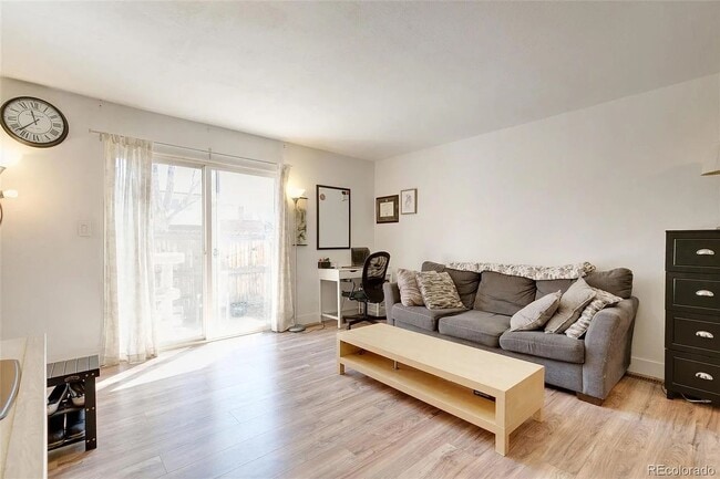 Building Photo - Westminster Townhome