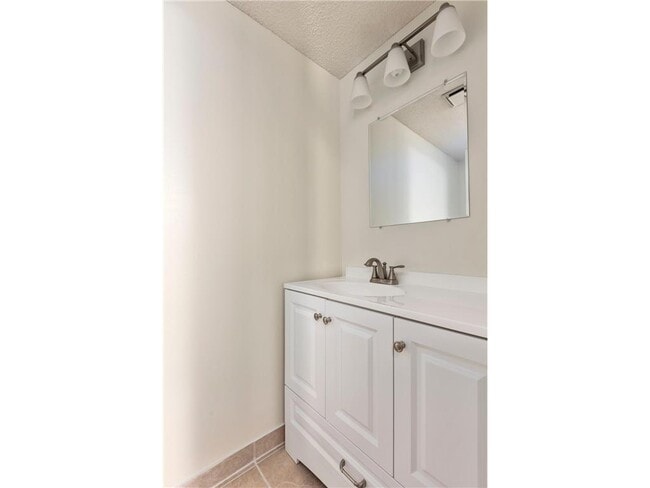 Building Photo - 5546 Village Dr