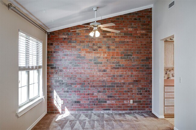 Building Photo - 706 Meghan St