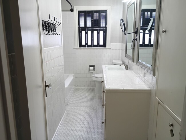 Building Photo - 109 W Norwood Ct