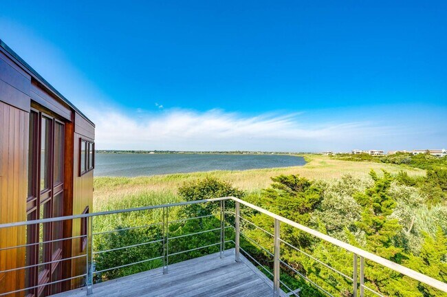 Building Photo - 360 Dune Rd