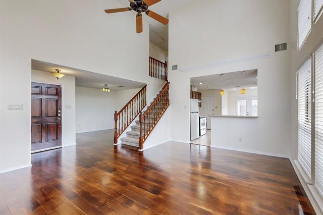 Building Photo - 719 Woodlake Dr