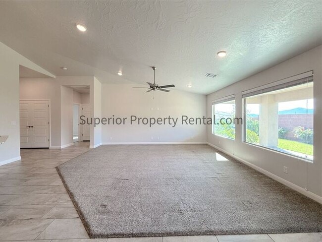 Building Photo - 4 bed, 2 bath home w/2car garage