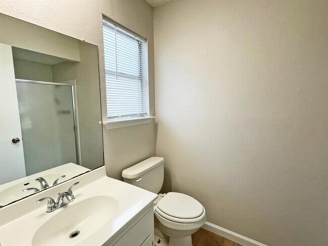 Building Photo - 906 Acorn Oaks Dr