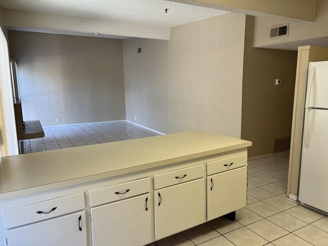 Building Photo - 1880 Caballero Way