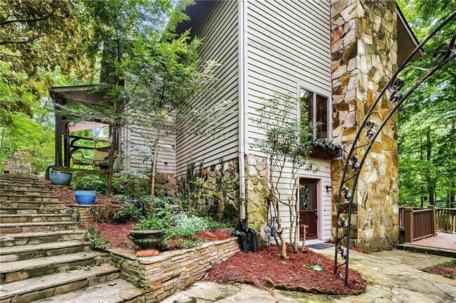 Building Photo - 570 Idlewood Dr NW