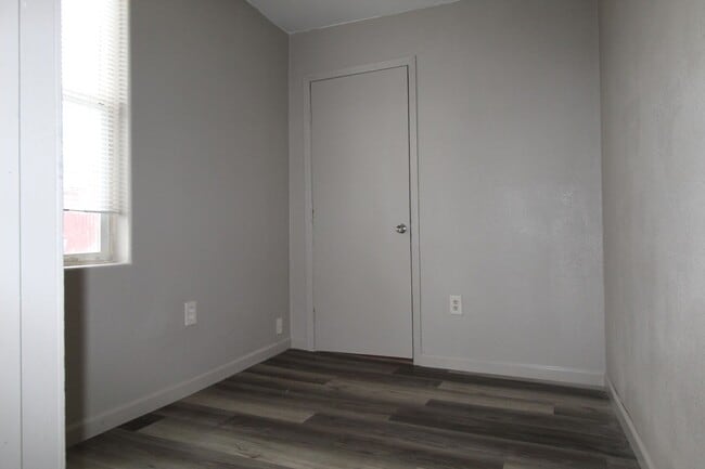 Building Photo - 1717 W Maxwell Ave