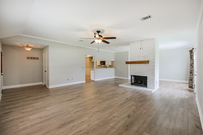 Building Photo - 2315 Cunningham Dr