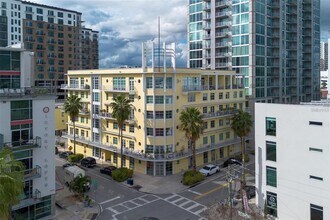 Building Photo - 1212 E Whiting St