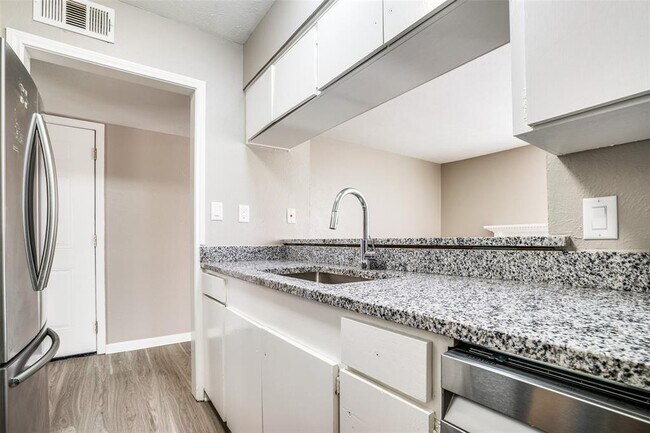 Building Photo - 5881 Preston View Blvd
