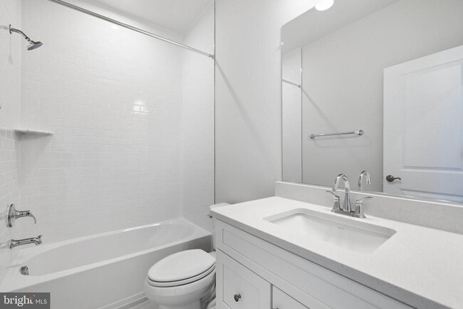 Building Photo - 1017 Venifena Terrace SE