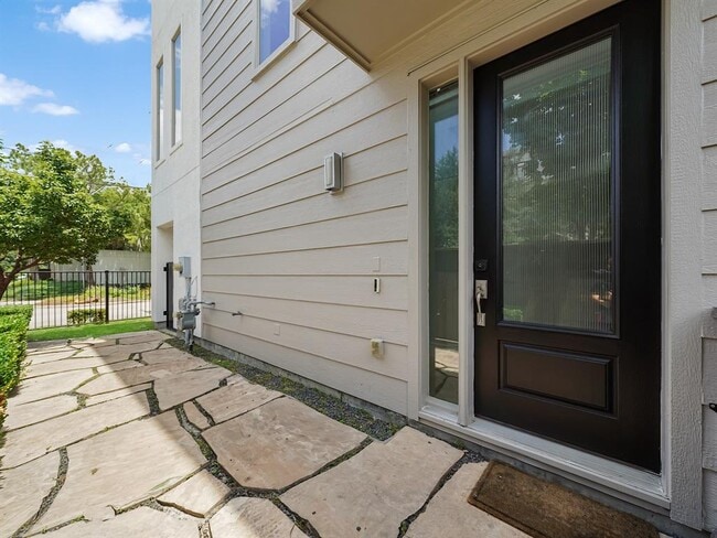 Building Photo - 1702 Southmore Blvd