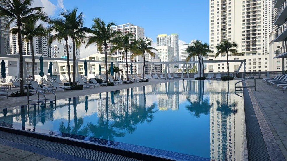 Building Photo - 1111 SW 1st Ave