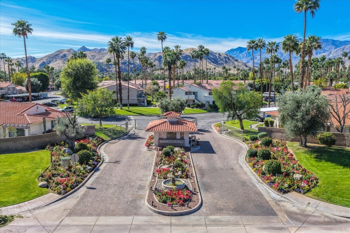 Building Photo - 2701 E Mesquite Ave