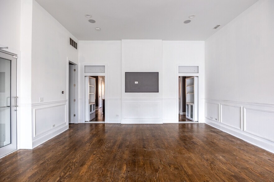 Building Photo - 1008 W Lake St