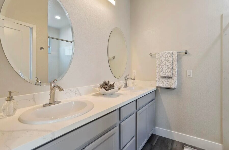 Building Photo - 1673 Bella Lago Dr