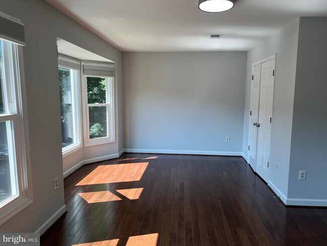 Building Photo - 12149 Salemtown Dr