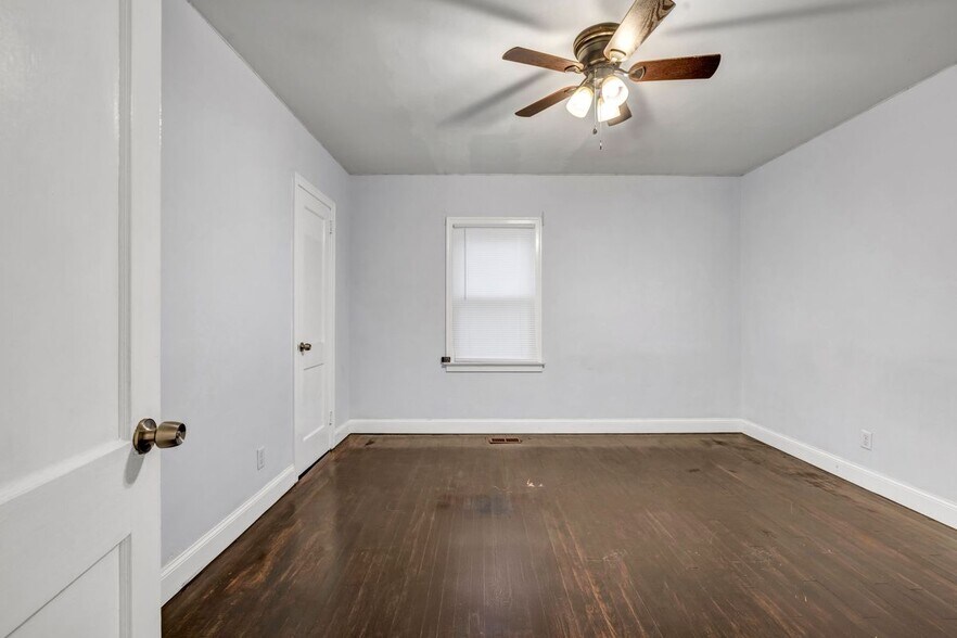 Building Photo - 1747 Parkhill Dr