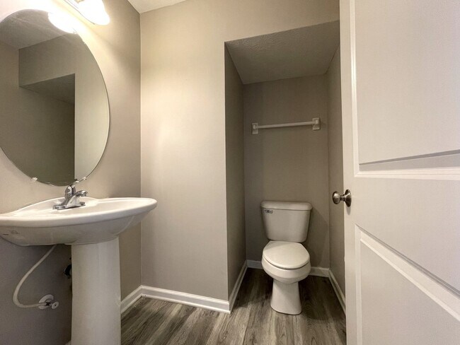 Building Photo - 5580 Crystal Falls St