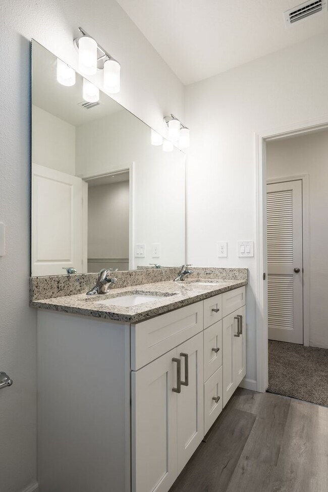 Building Photo - 5347 Vista Lago Dr